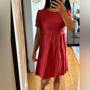 Red or mustard short sleeved dress. Front pockets. Hidden zipper on the side.